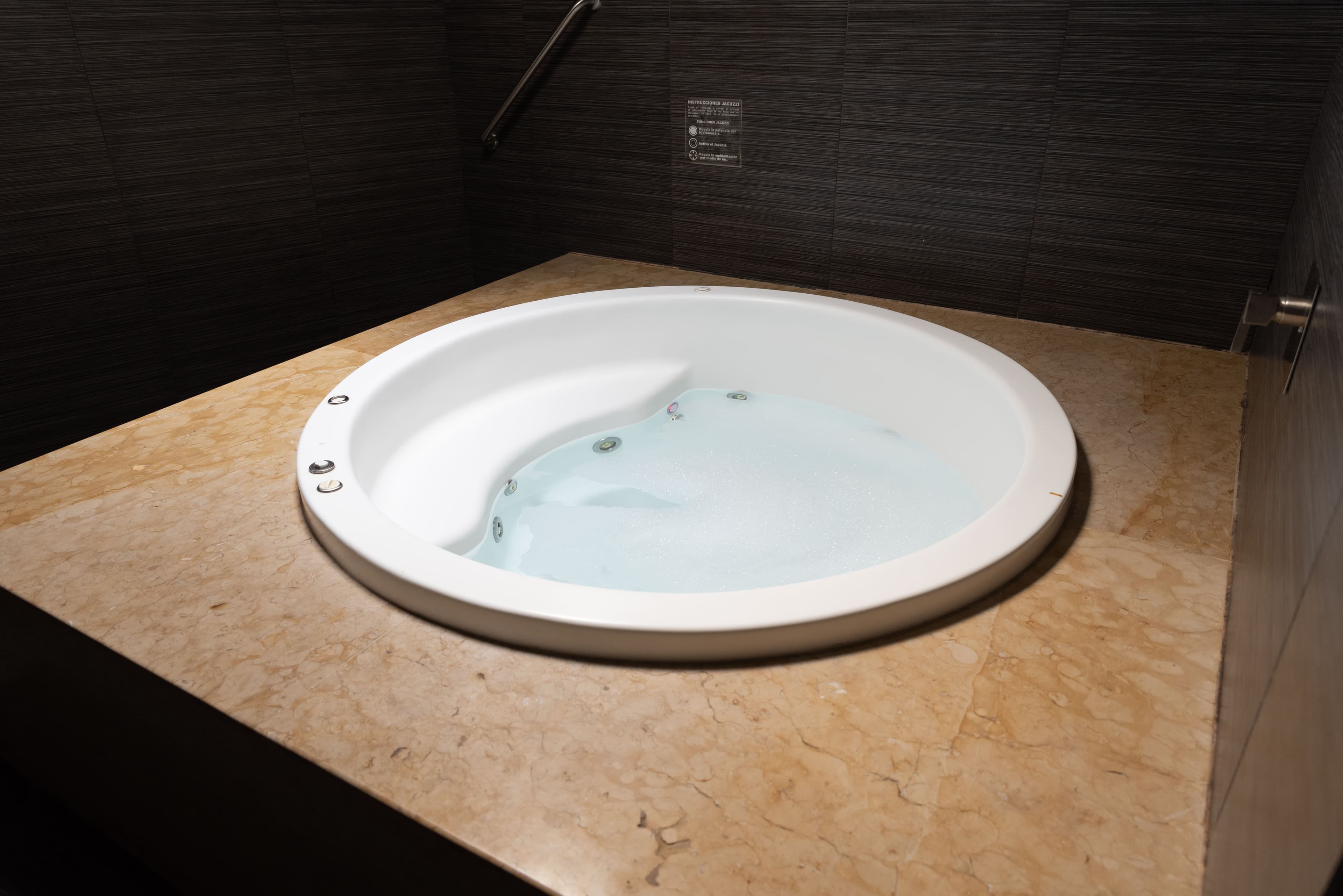 Master Suite Jacuzzi - Miniatura 5